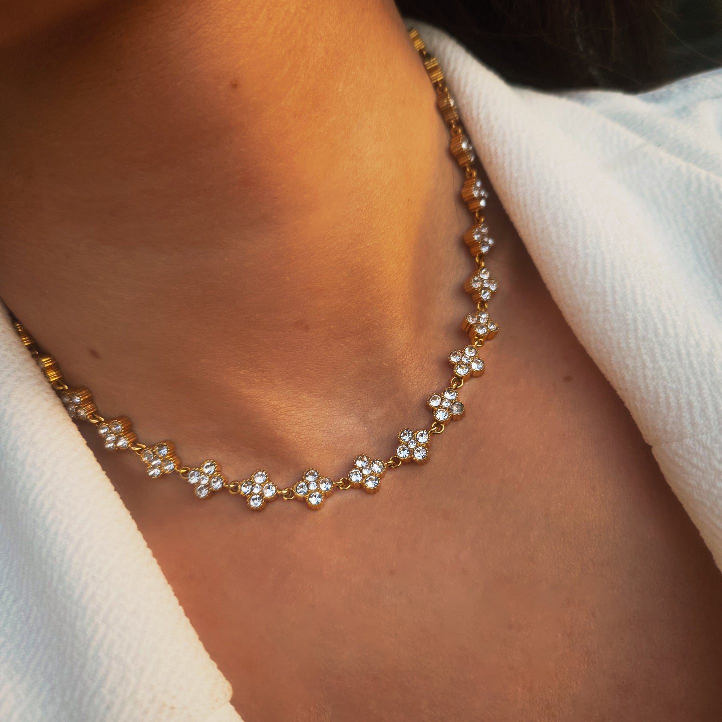 Collier Floral Doré – éclat délicat & féminin