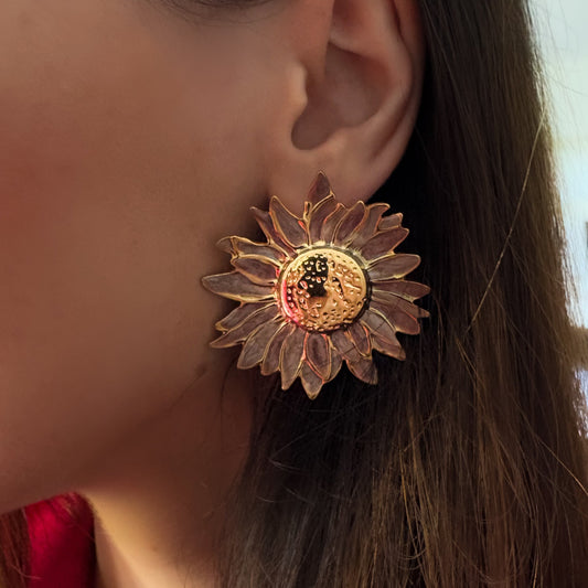 Boucles d’oreilles tournesol dorées en acier inoxydable avec cœur texturé brillant