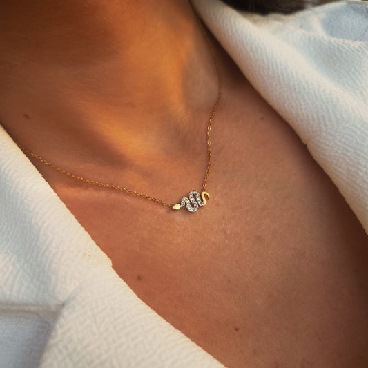 Collier Serpent Doré – Aura magnétique