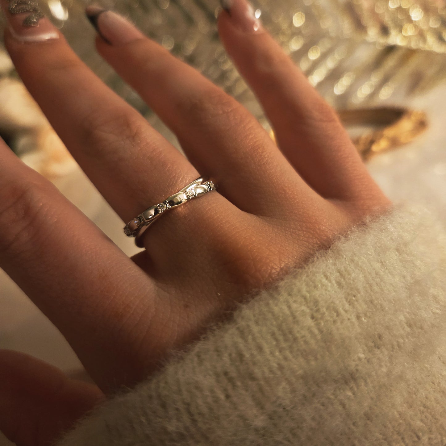 Bague argentée minimaliste – élégance du quotidien