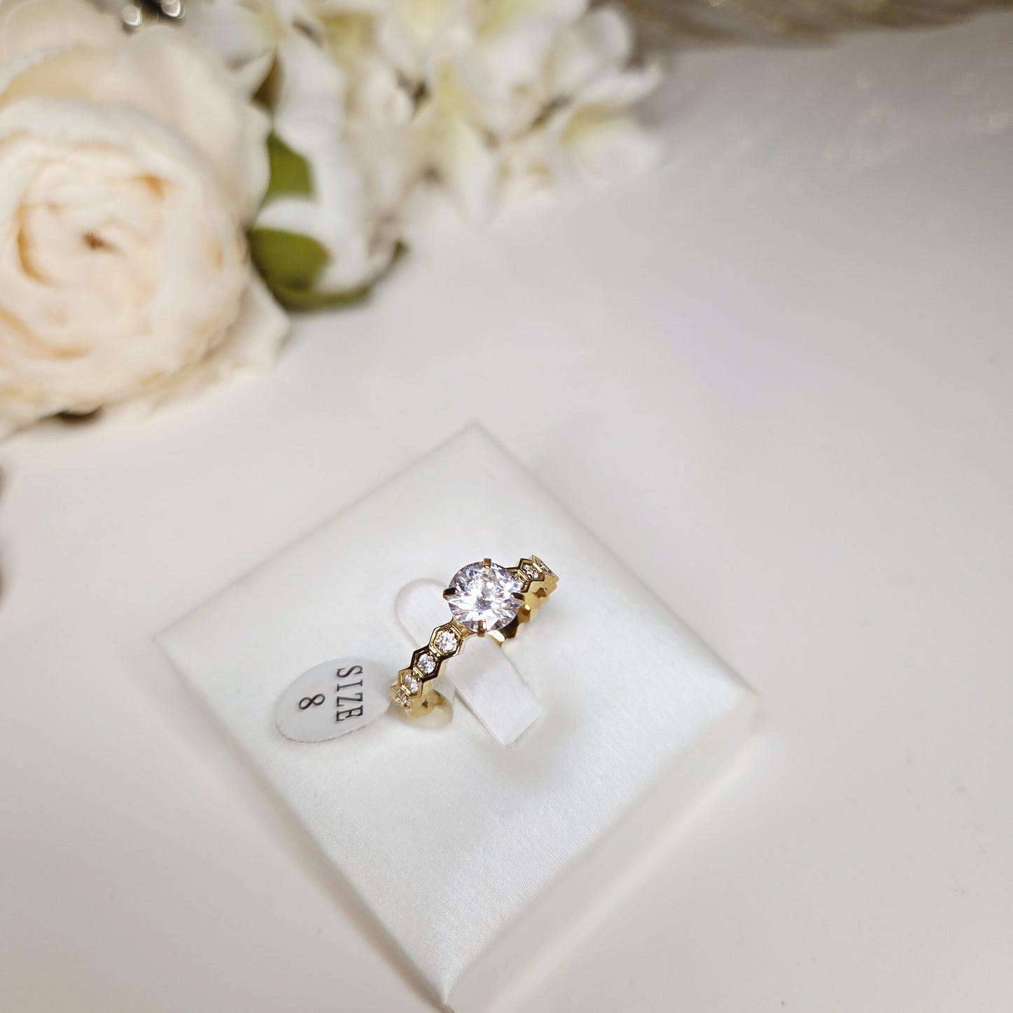 Bague en acier ajustable sertie de zircon rond – Élégance intemporelle