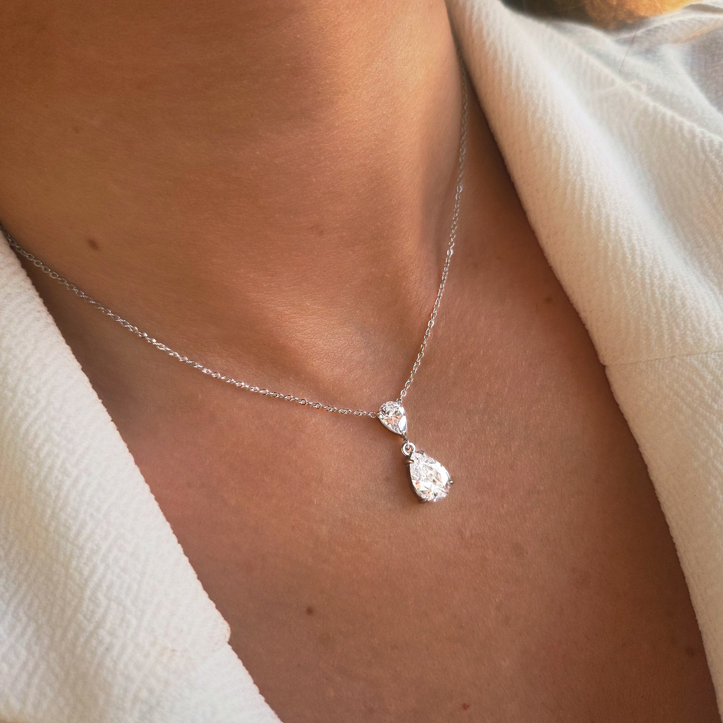 Collier Goutte Argenté – éclat raffiné & intemporel