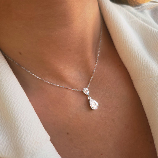 Collier Goutte Argenté – éclat raffiné & intemporel