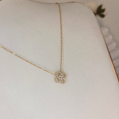 Collier trèfle en acier inoxydable – détail du bijou