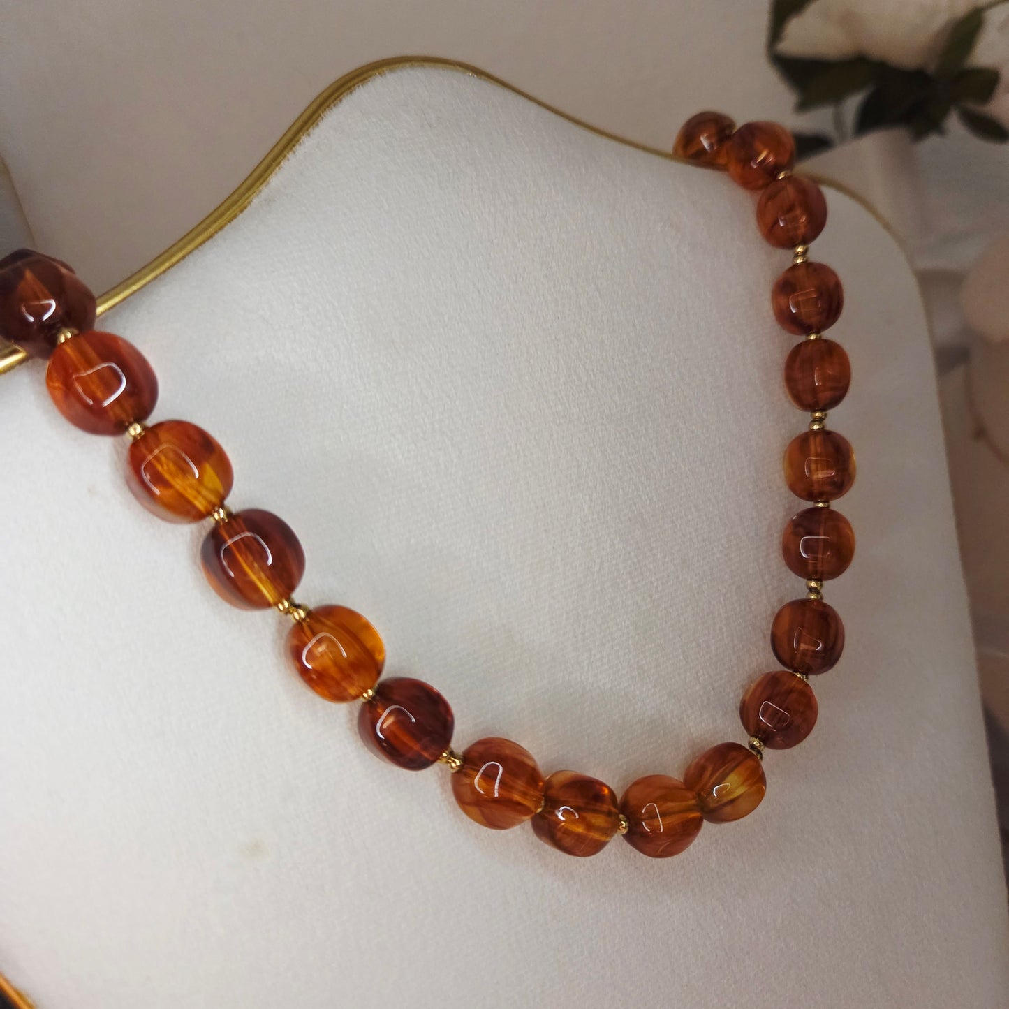 Collier à perles brunes