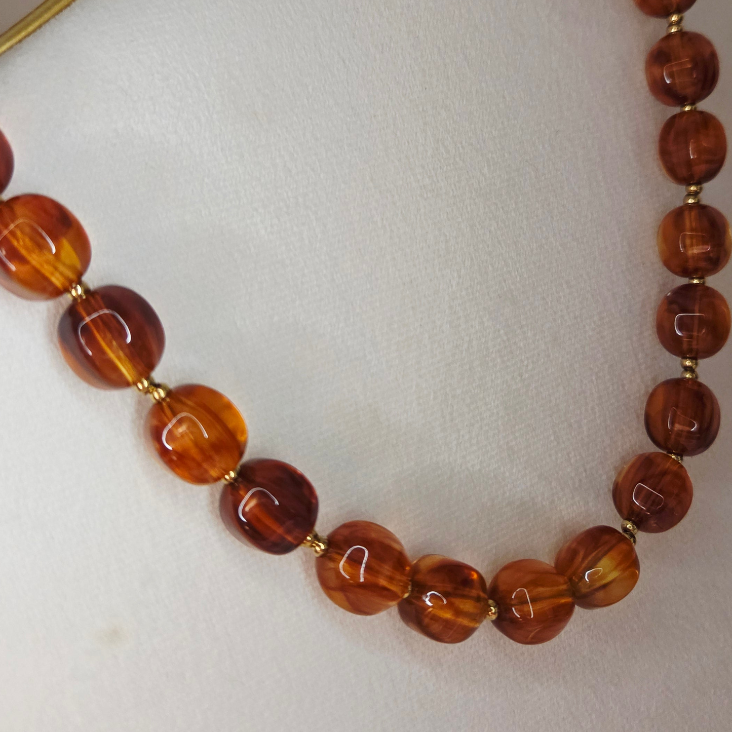 Collier à perles brunes