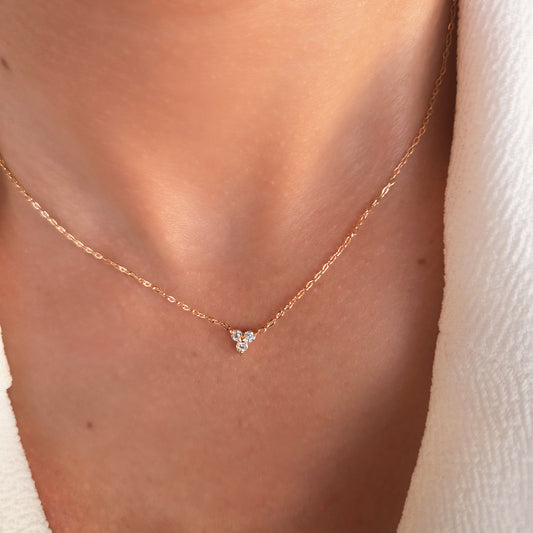 Collier en acier inoxydable avec pendentif trio de cristaux