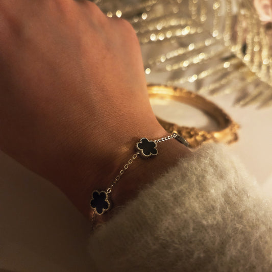 Bracelet trèfles noirs argentés – élégance intemporelle
