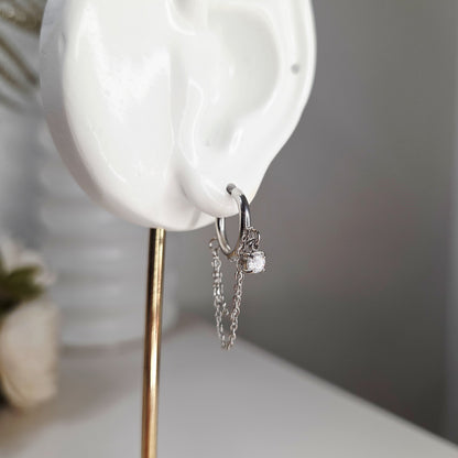 Boucles d’oreilles à chaînes pendantes – vue de profil
