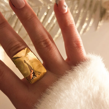 Bague large ajustable effet martelé – autre vue