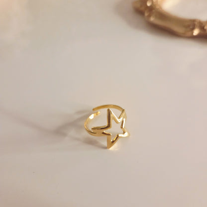 Bague ajustable étoile en acier inoxydable – détail du bijou