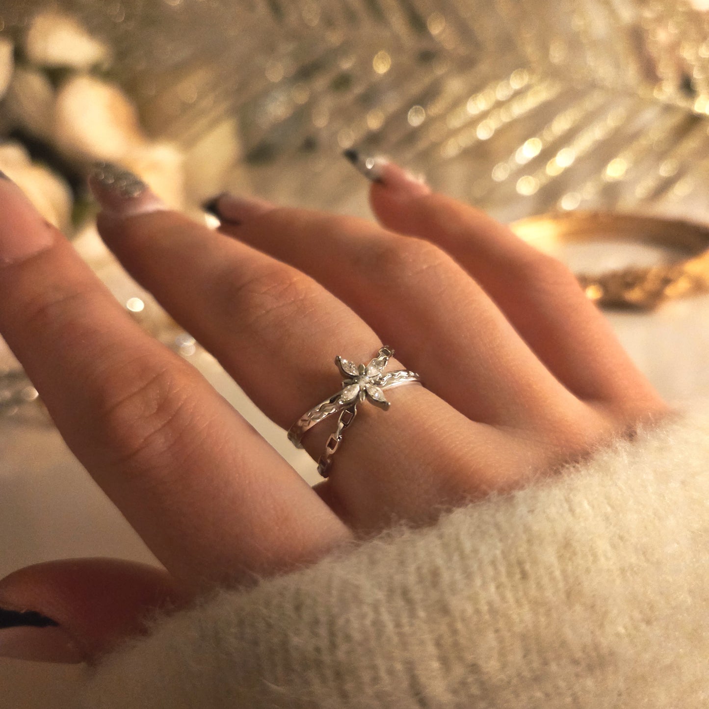 Bague Fleur Argentée – Élégance délicate & design raffiné