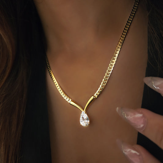Collier doré en acier inoxydable avec pendentif goutte zircon étincelant – Paribell