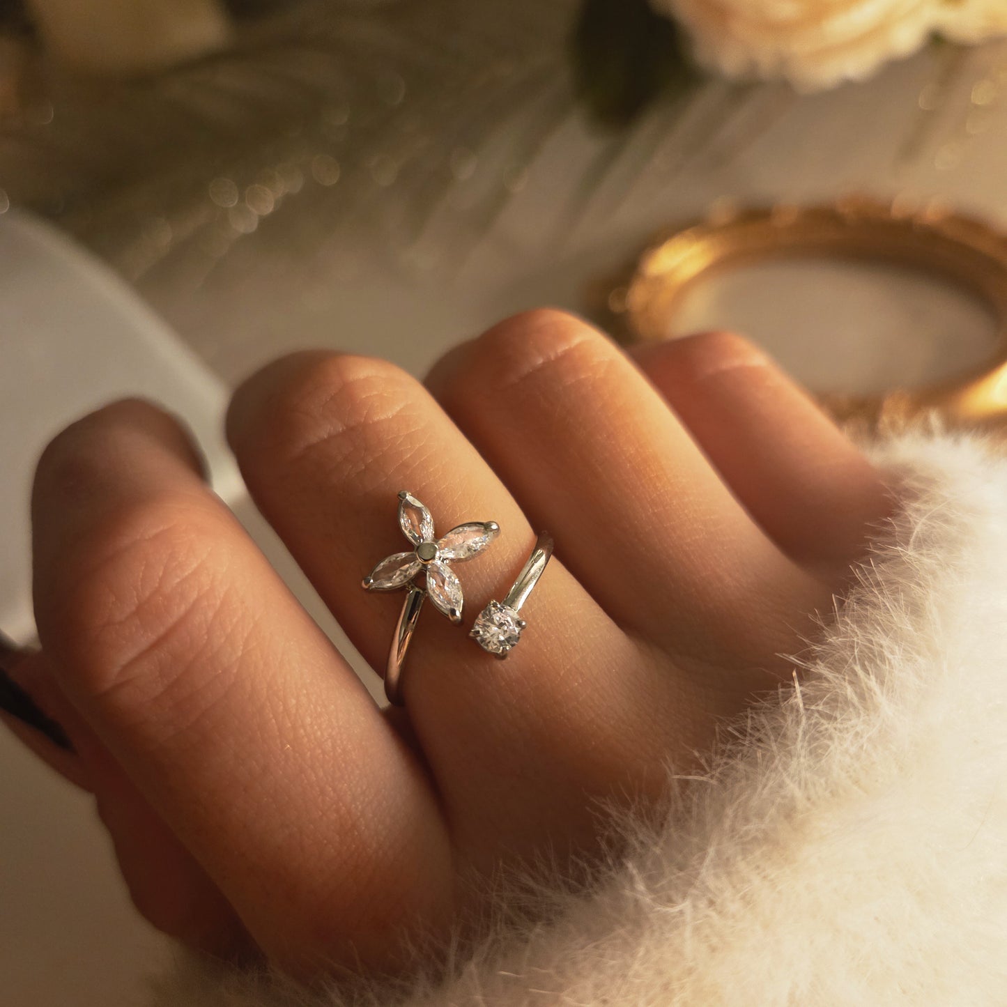 Bague fleur zircon argentée – vue principale