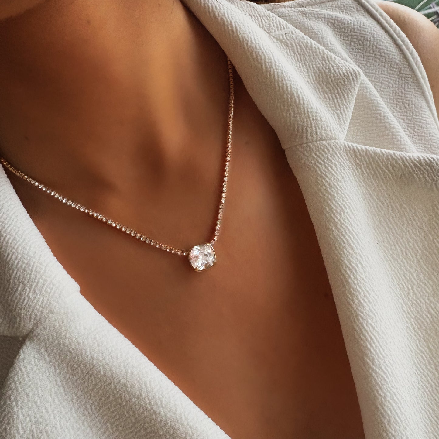 Collier solitaire carré – Chaîne élégante en acier inoxydable
