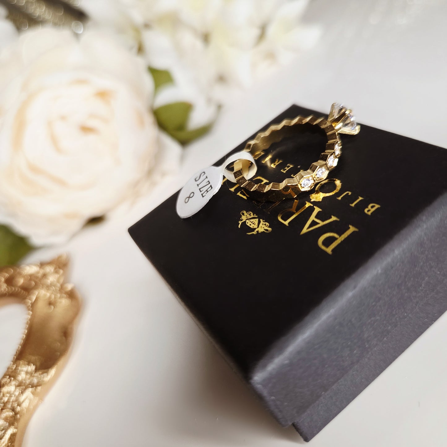 Bague en acier ajustable sertie de zircon rond – Élégance intemporelle