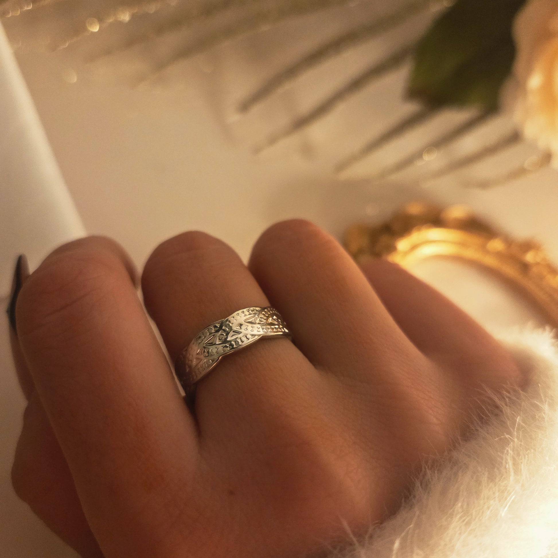 Bague argentée motif gravé bohème – vue principale