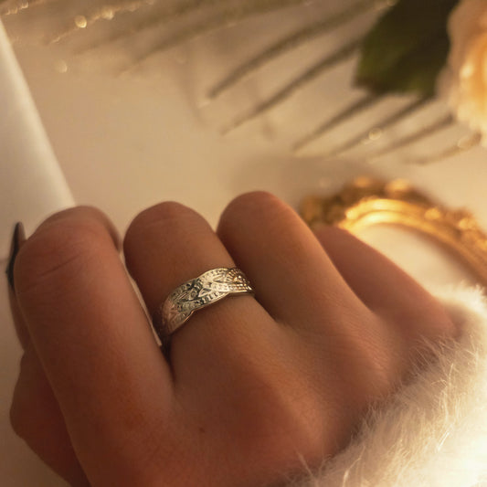 Bague argentée motif gravé bohème – vue principale