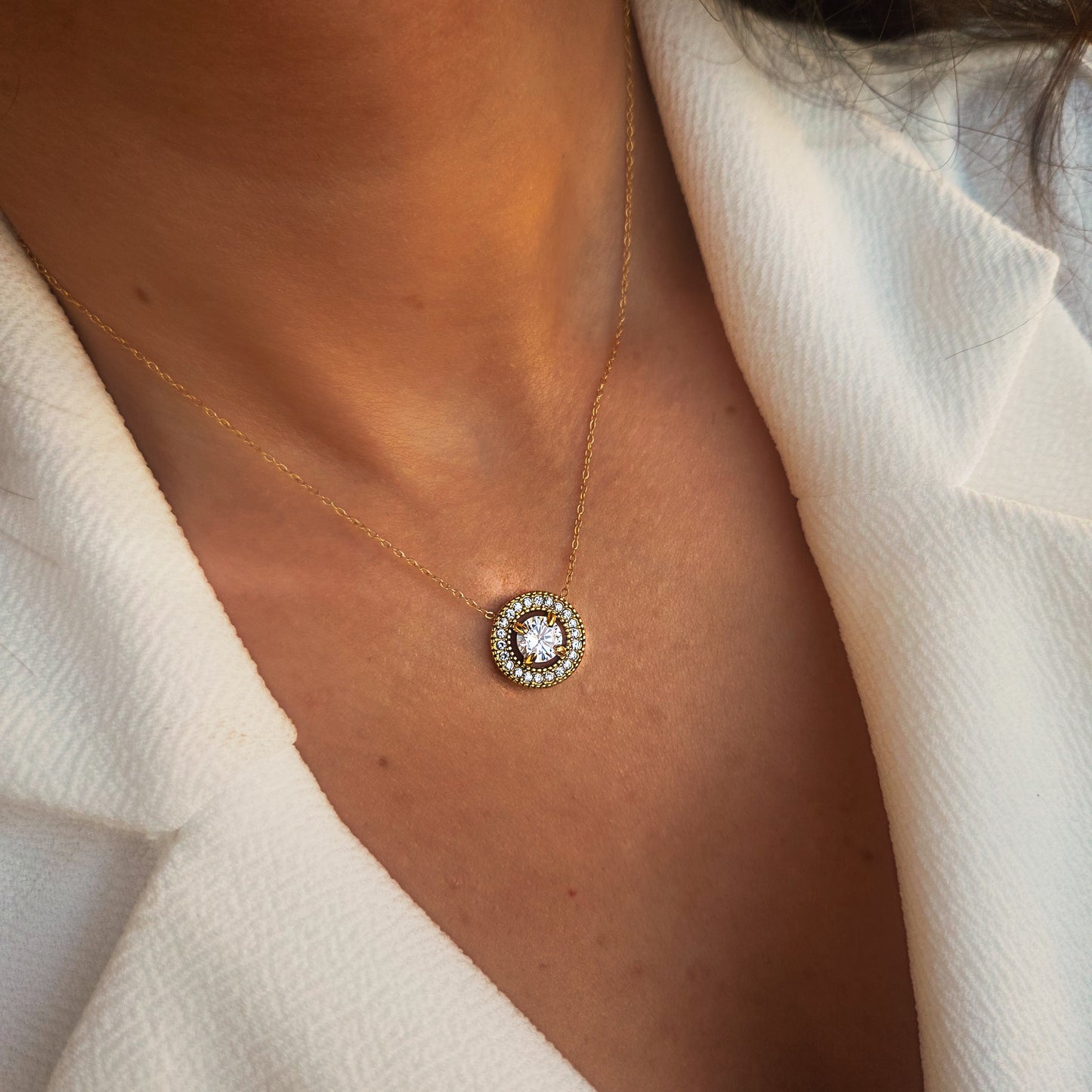 Collier Halo Doré – éclat intemporel