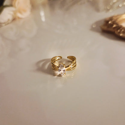 Bague marquise dorée – détail du bijou