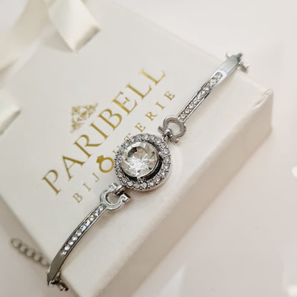 Photos du Bracelet Argenté avec Strass en Laiton, élégamment orné de strass scintillants, avec une finition argentée raffinée. Parfait pour ajouter une touche de glamour à toutes vos tenues.