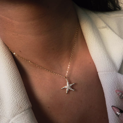 Détail du pendentif étoile de mer doré