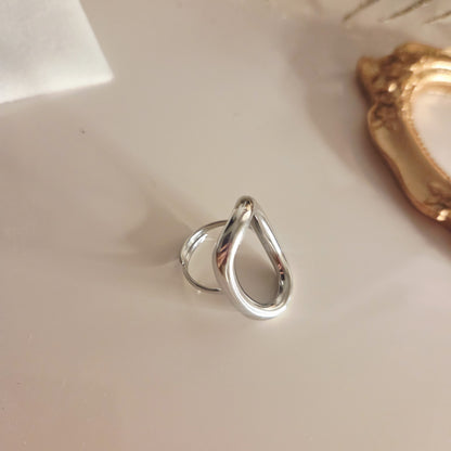 Bague ovale ouverte ajustable – détail du bijou