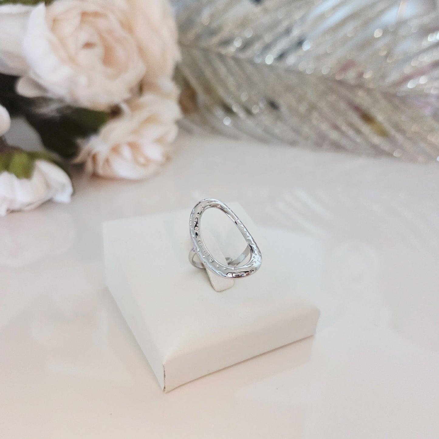 Bague ovale ajourée texturée