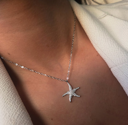 Détail du pendentif étoile de mer argenté