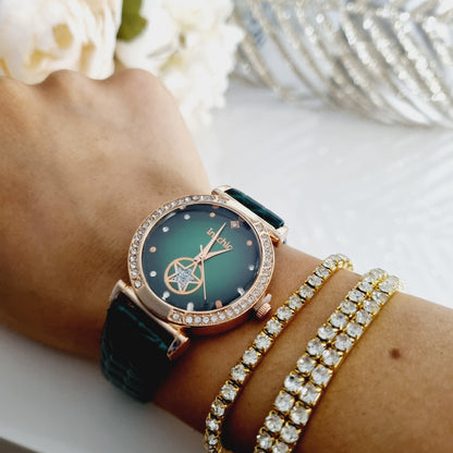 Montre verte et dorée à strass  Bracelet ajustable de 17 à 22cm de longueur