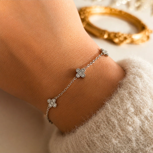 Bracelet trèfles brillants argenté – minimalisme chic