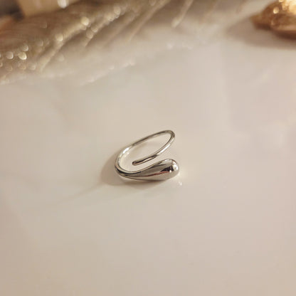 Bague ouverte argentée design goutte – vue principale