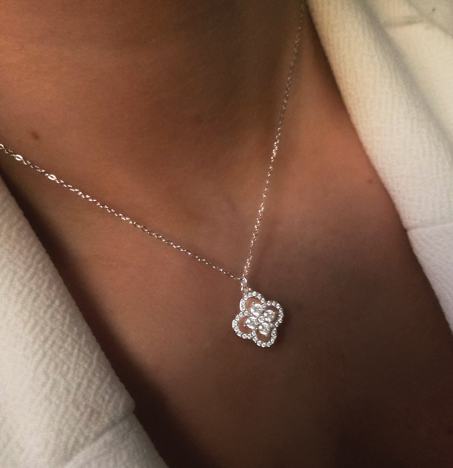 Collier Fleur Argenté Acier Inoxydable Femme