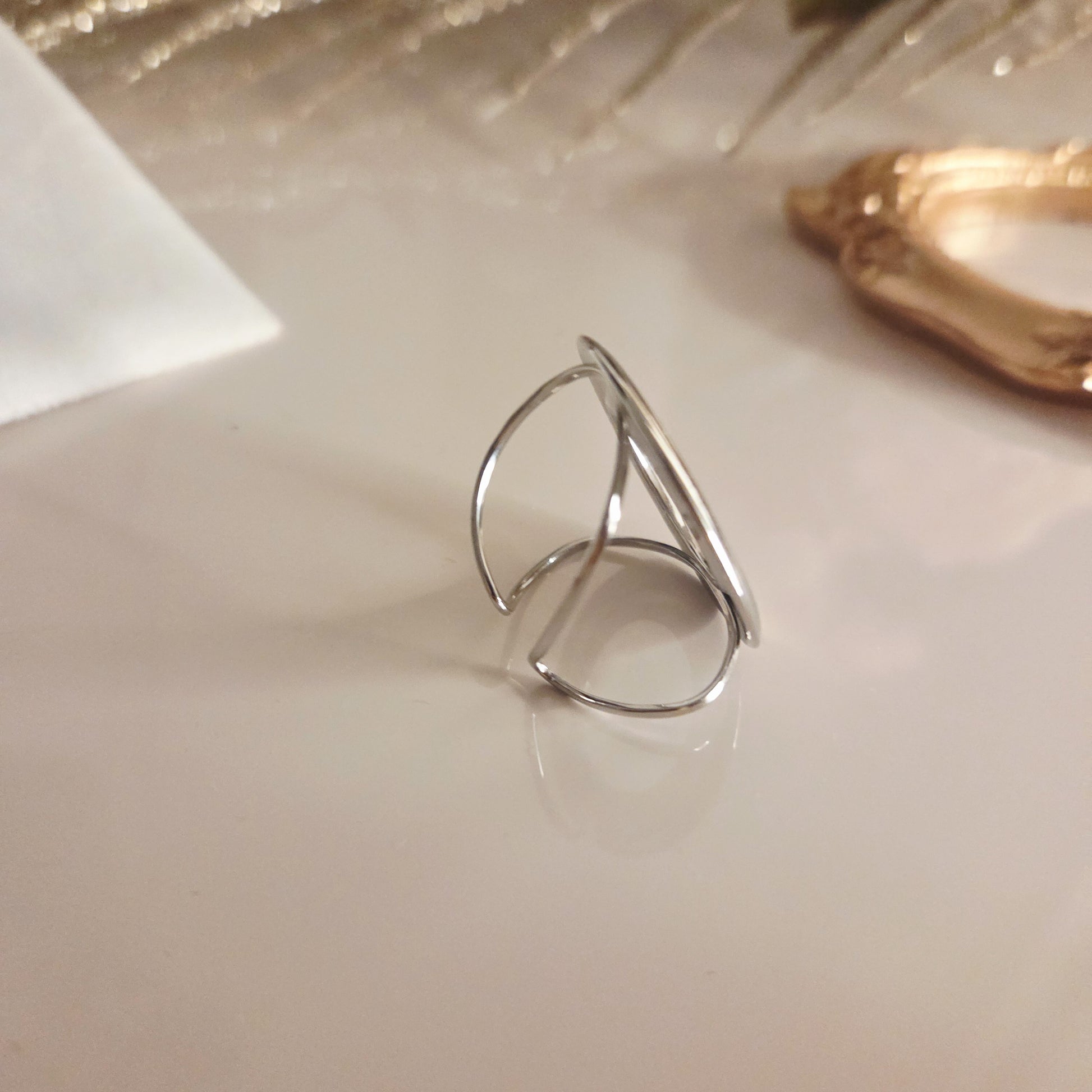 Bague cercle design ajustable – détail du bijou