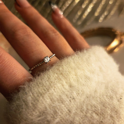 Bague fine avec pierre en acier inoxydable – autre vue