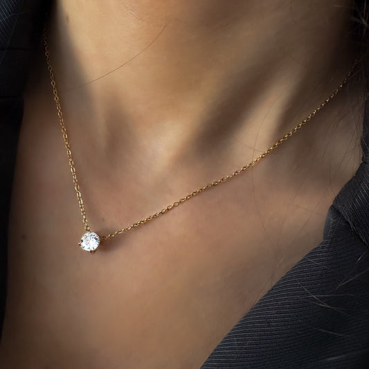 Collier doré en acier inoxydable avec pendentif zircon solitaire – Paribell