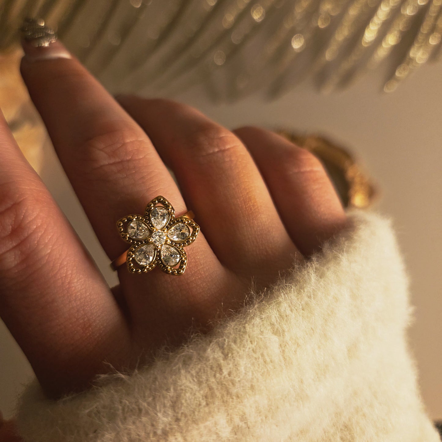 Bague Fleur Dorée Strass — Ajustable
