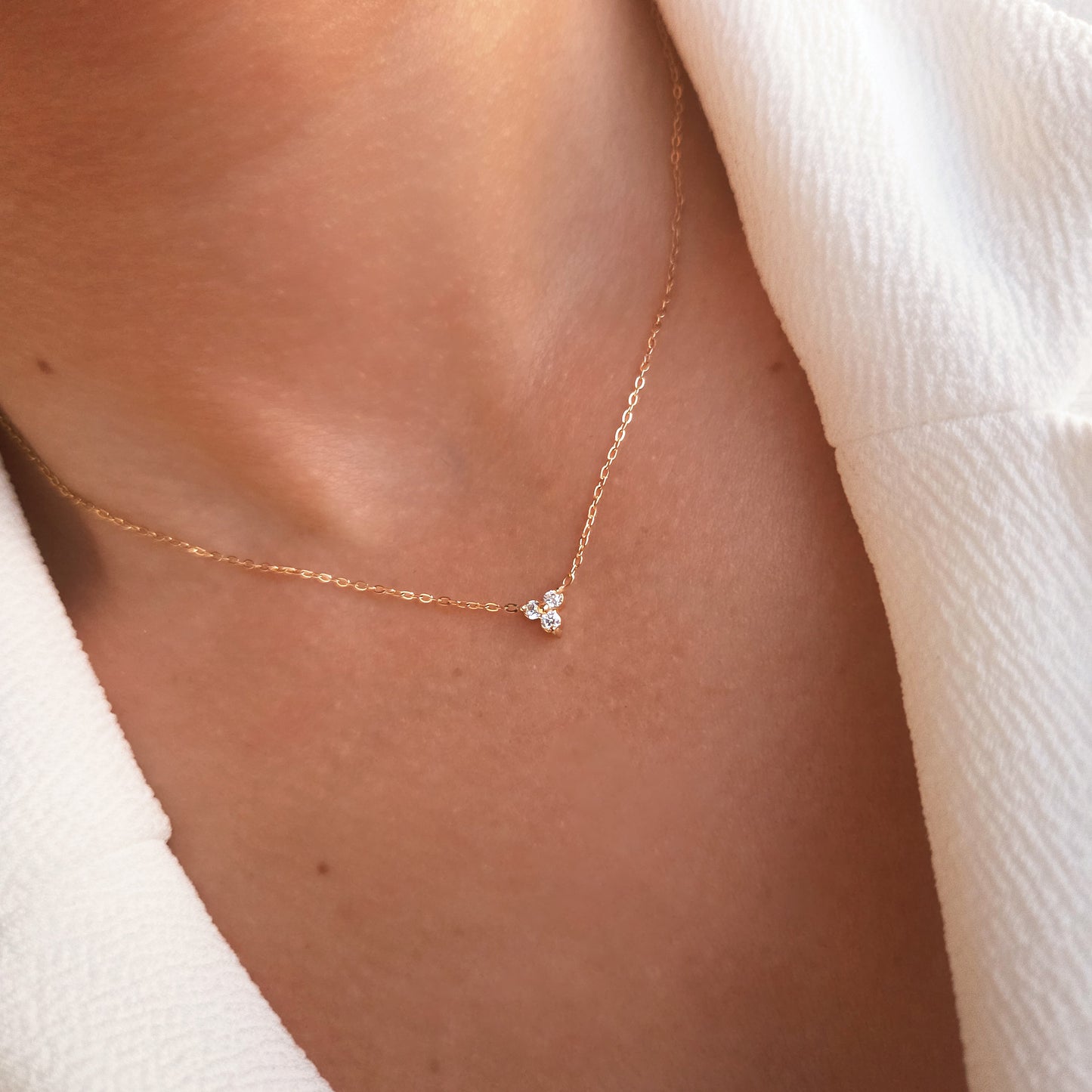 Collier en acier inoxydable avec pendentif trio de cristaux