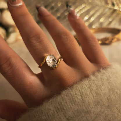 Bague ovale dorée – autre vue